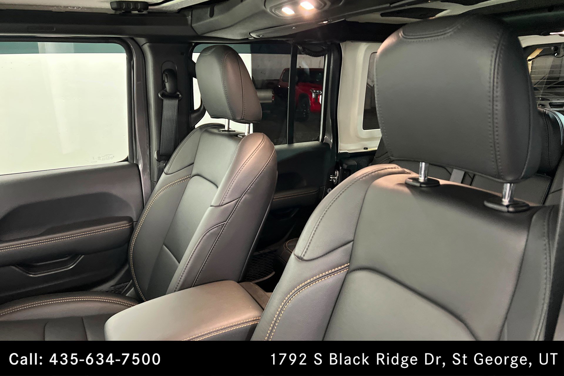 Used 2025 Jeep Wrangler Sahara image 16