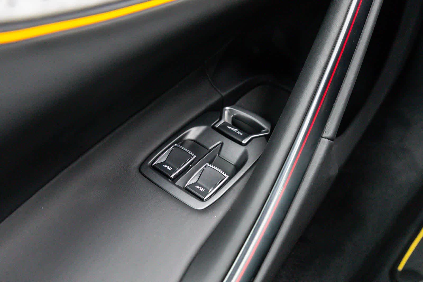 Used 2023 McLaren Artura RWD image 21