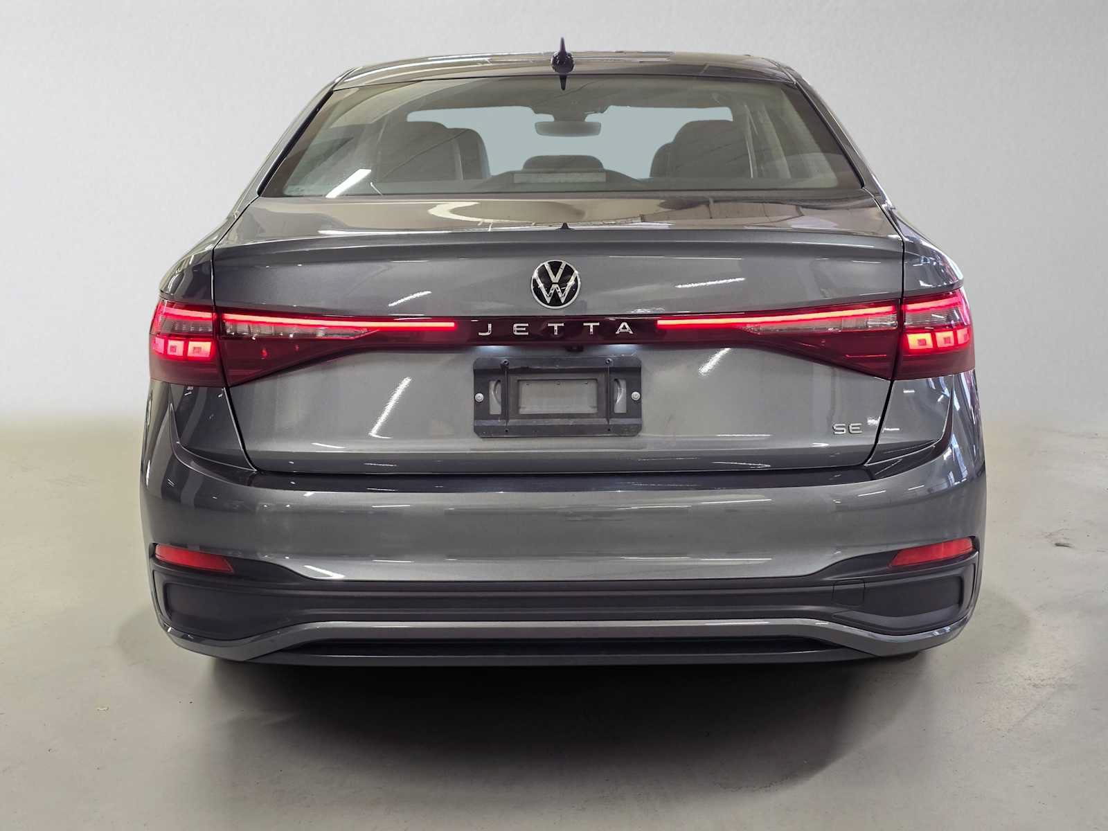 Used 2025 Volkswagen Jetta SE FWD image 4