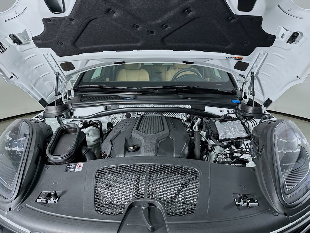 Used 2025 Porsche Macan image 33