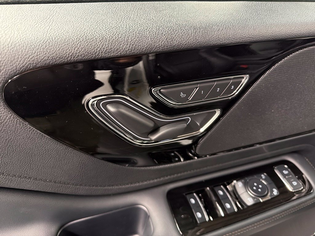 New 2027 Lincoln Aviator AWD image 27