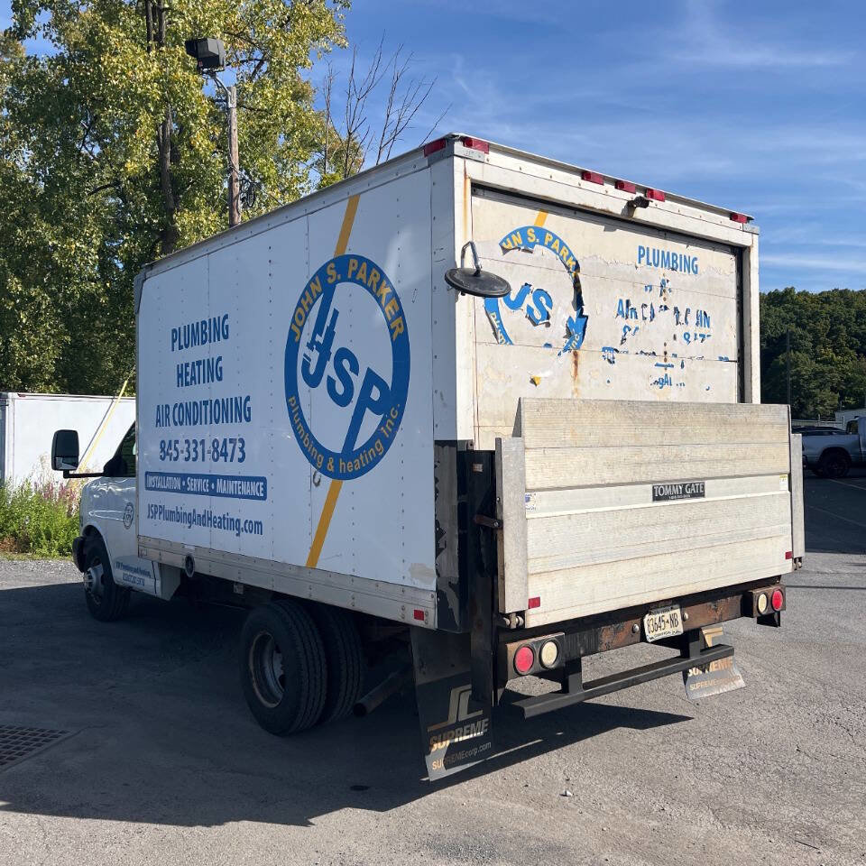 Used 2010 Chevrolet Express 3500 image 4