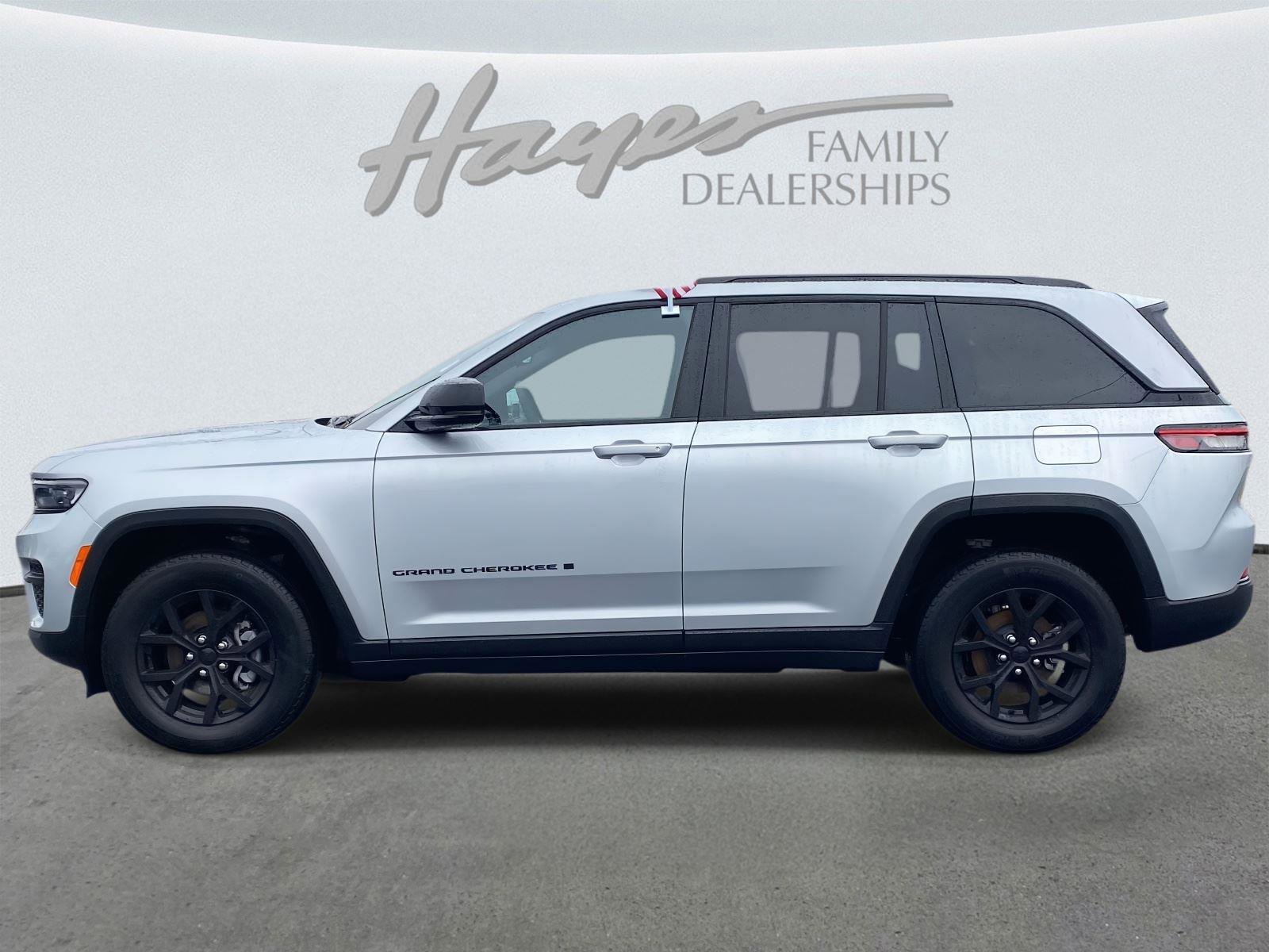 Certified 2024 Jeep Grand Cherokee Altitude image 38