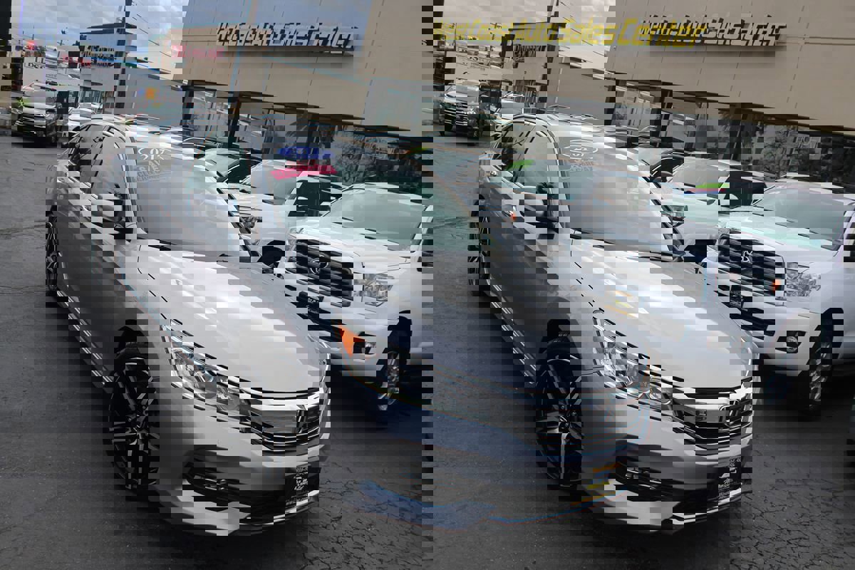 Used 2017 Honda Accord Sport image 29