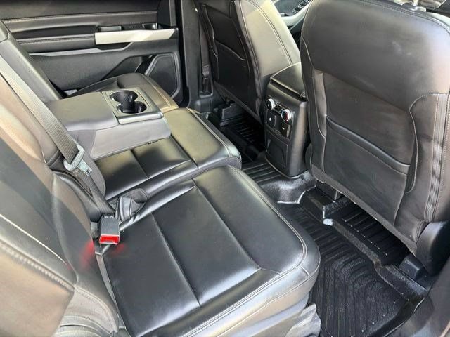 Used 2022 Ford Explorer XLT w/ Equipment Group 202A AWD/4WD image 39