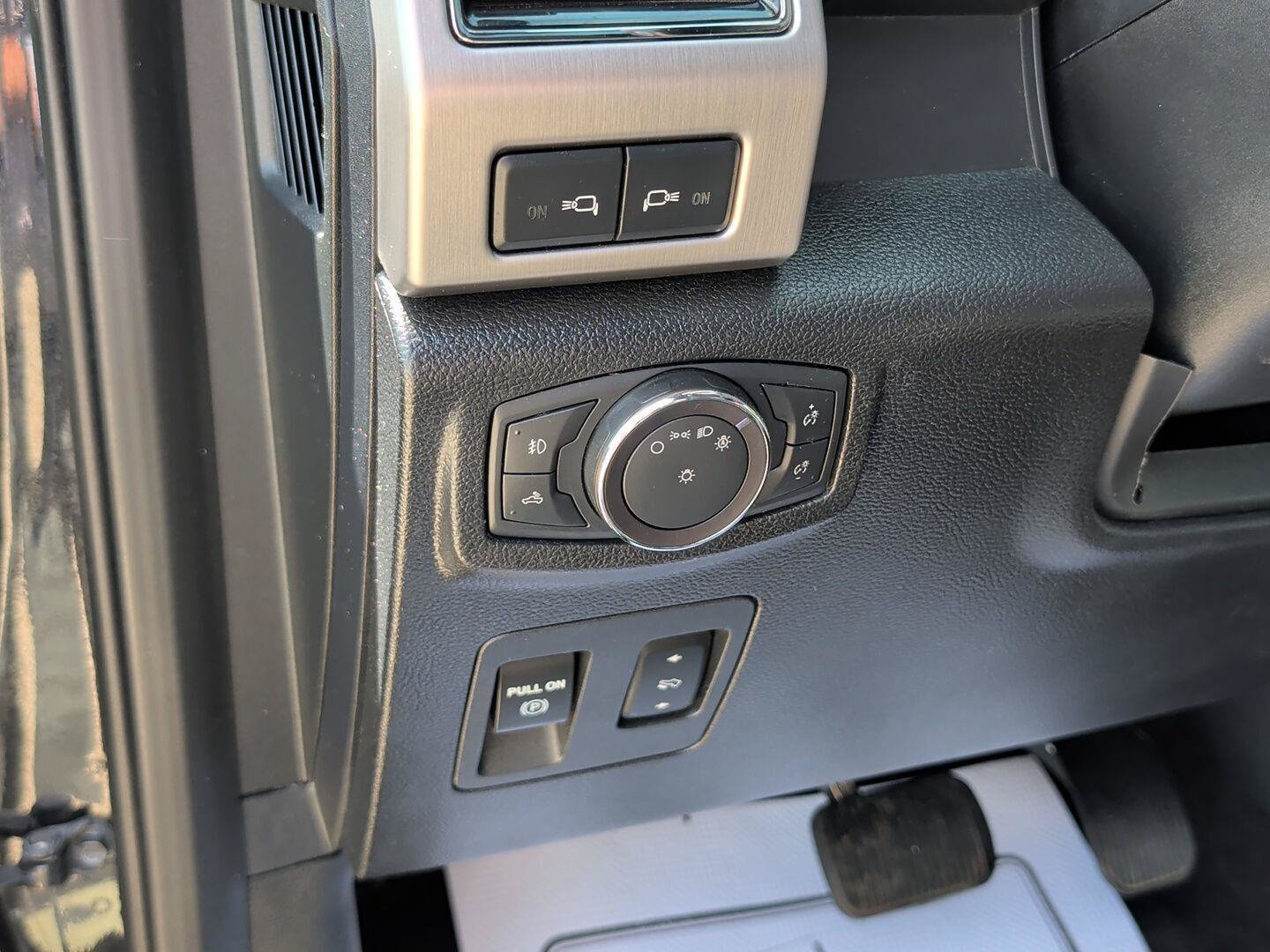 Used 2019 Ford F150 Platinum w/ Equipment Group 701A Luxury AWD/4WD image 16