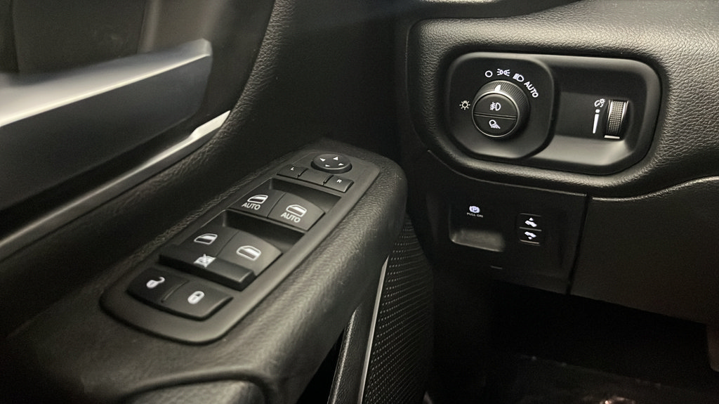 Used 2022 RAM 1500 Big Horn w/ Night Edition AWD/4WD image 22