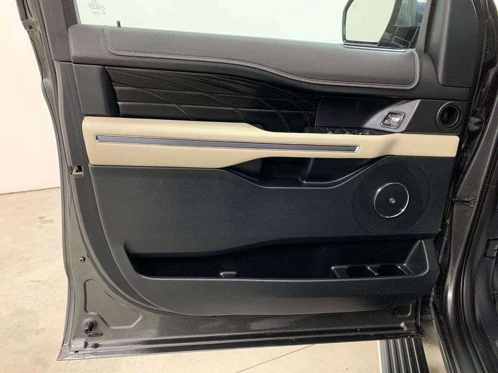 Used 2019 Ford Expedition Platinum AWD/4WD image 17
