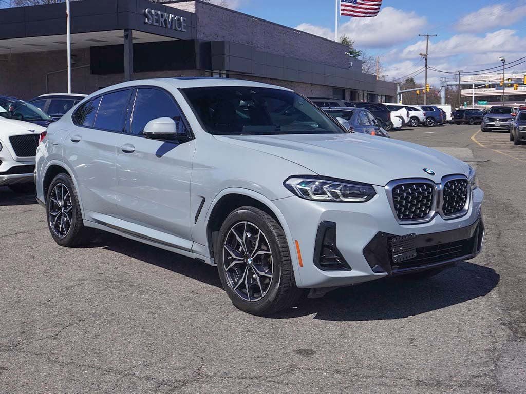 Used 2022 BMW X4 xDrive30i w/ M Sport Package image 2