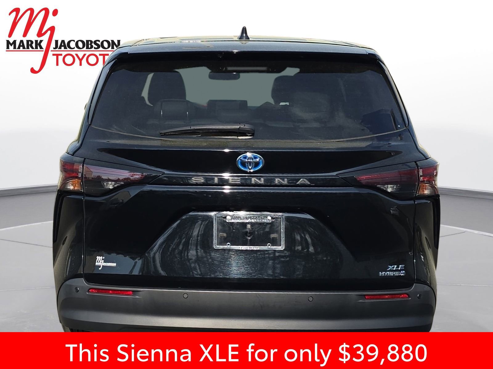 Used 2023 Toyota Sienna XLE image 11