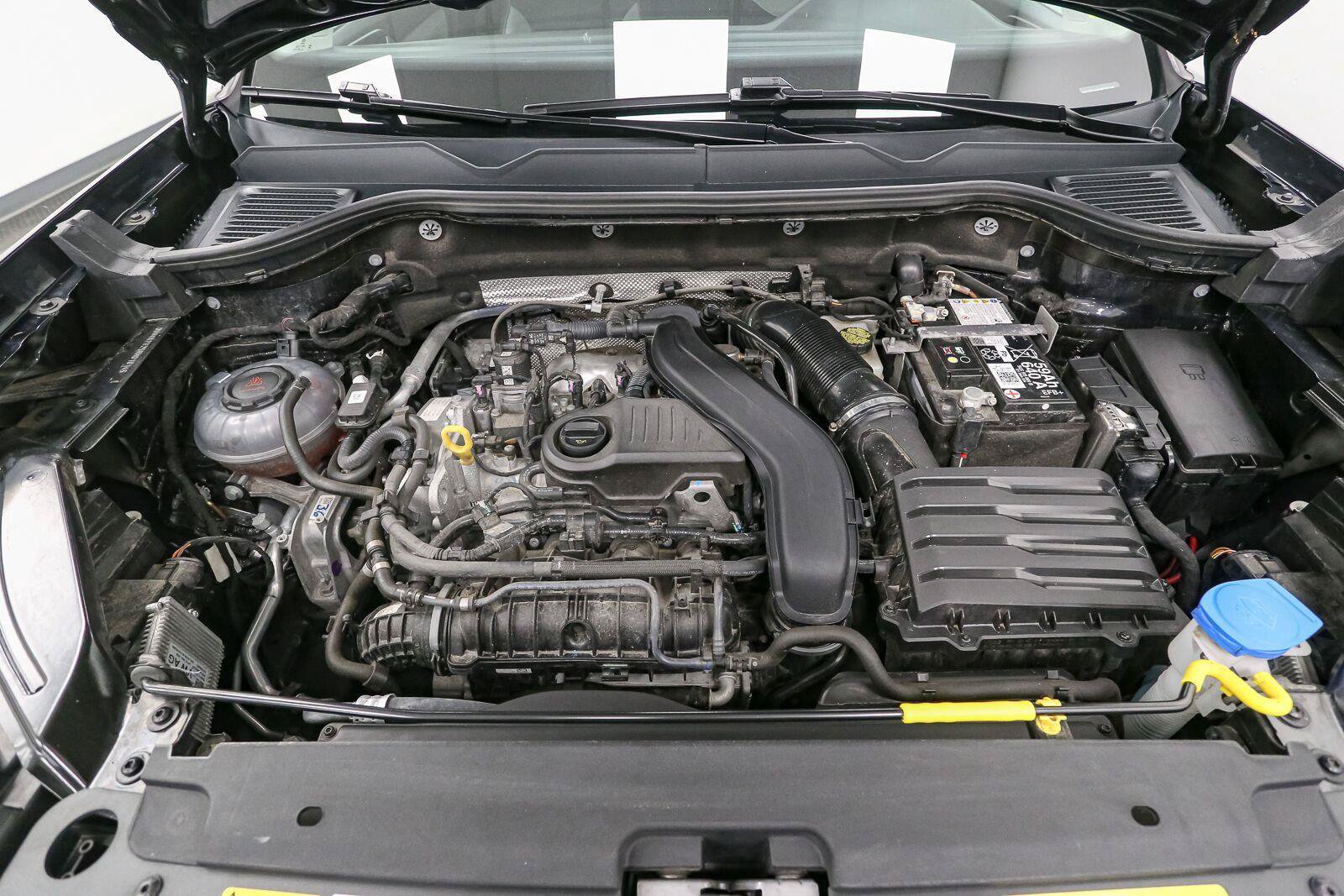 Certified 2024 Volkswagen Taos SEL AWD/4WD image 15