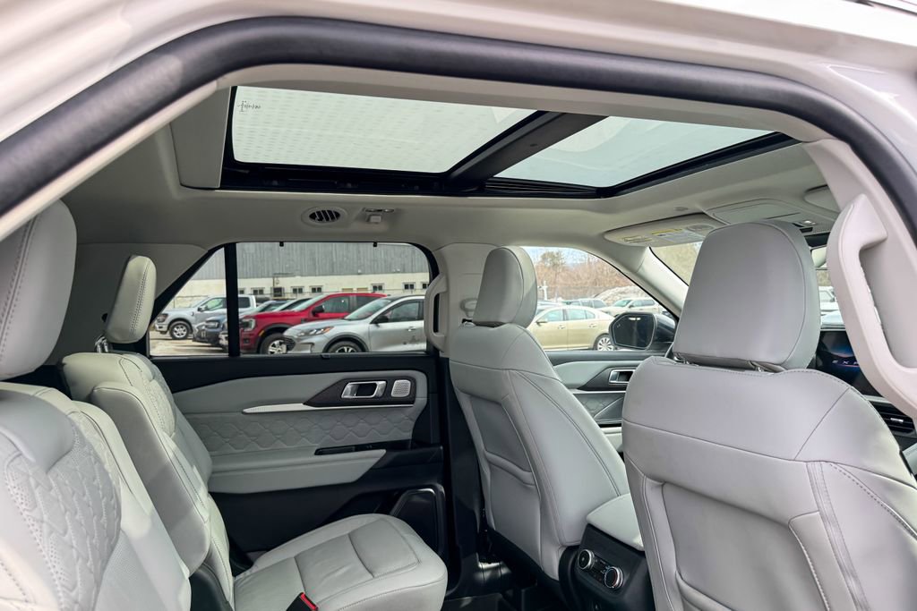 Certified 2025 Ford Explorer Platinum w/ Ultimate Package image 17