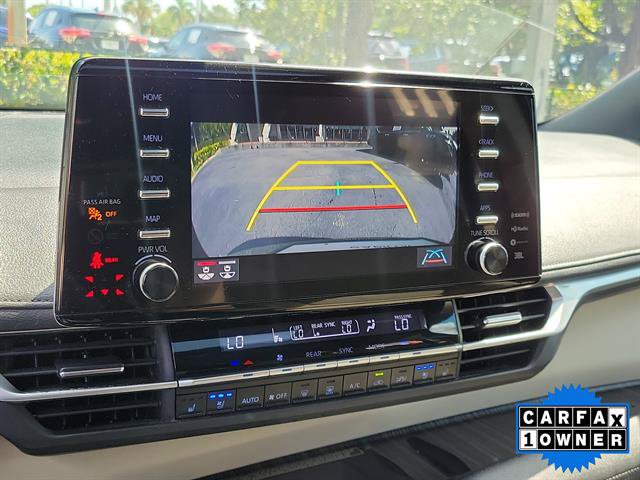 Used 2023 Toyota Sienna Limited FWD image 46