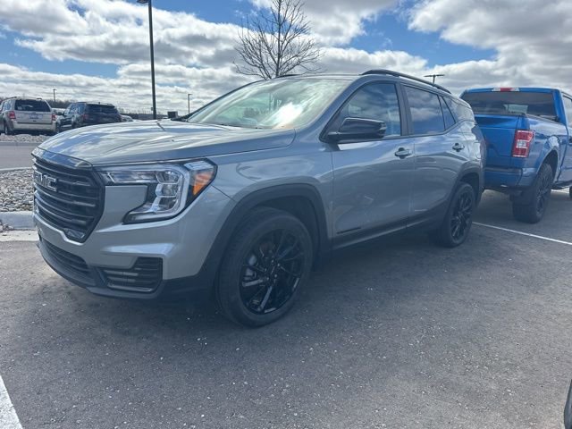 Used 2023 GMC Terrain SLE w/ Driver Convenience Package image 1