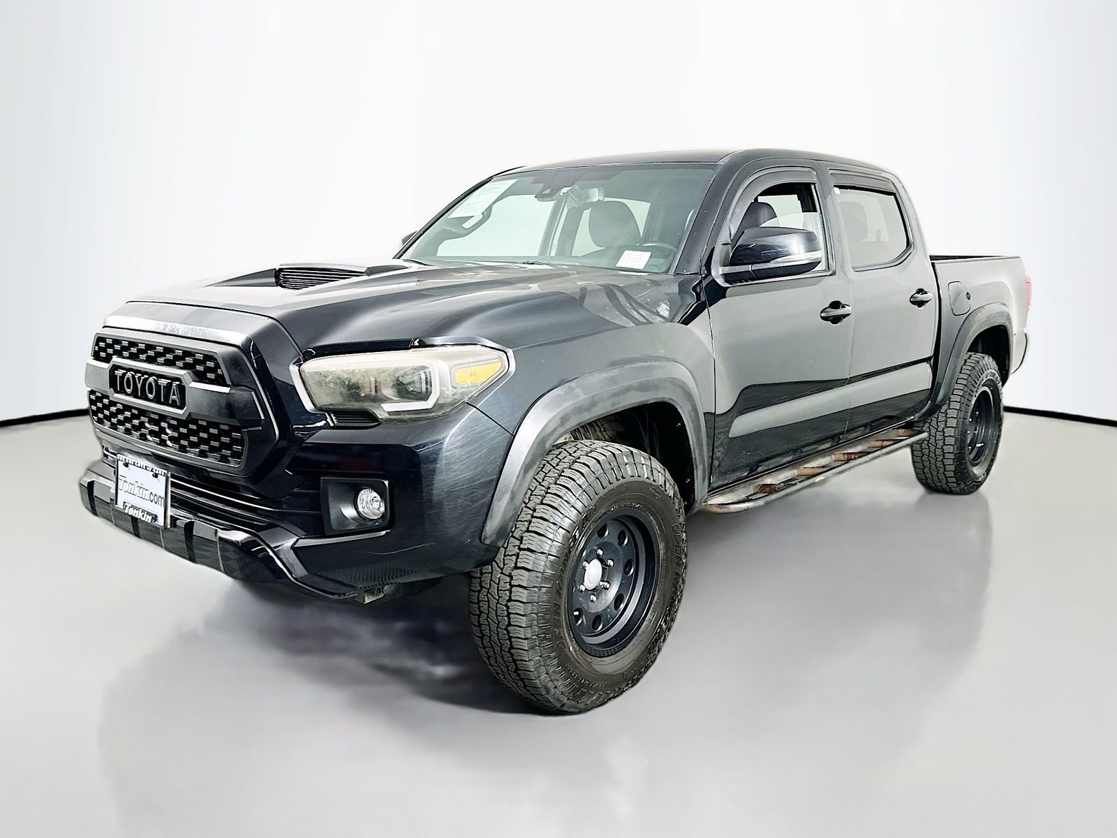 Used 2018 Toyota Tacoma TRD Sport AWD/4WD image 3
