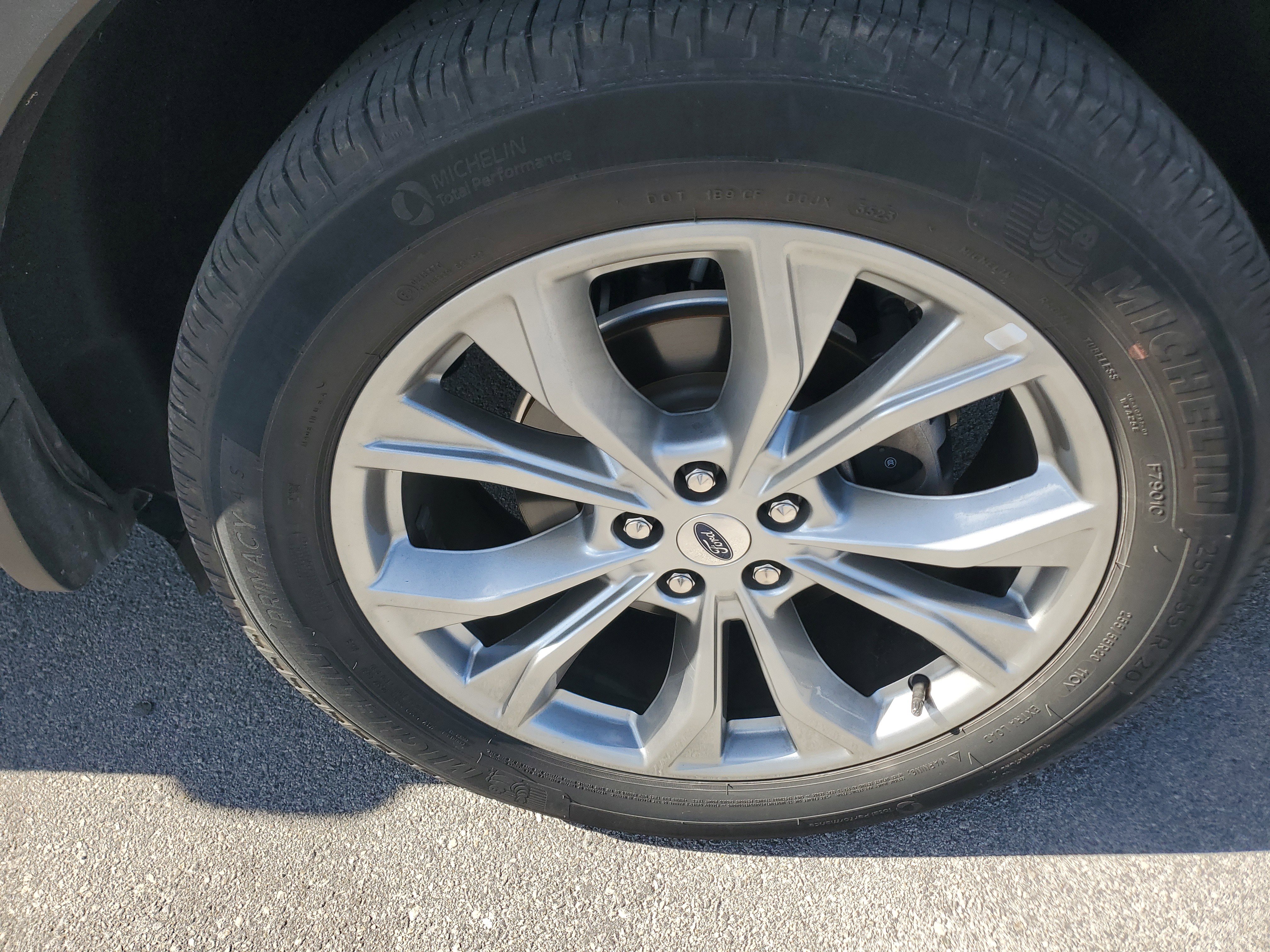 Used 2023 Ford Explorer Limited image 29