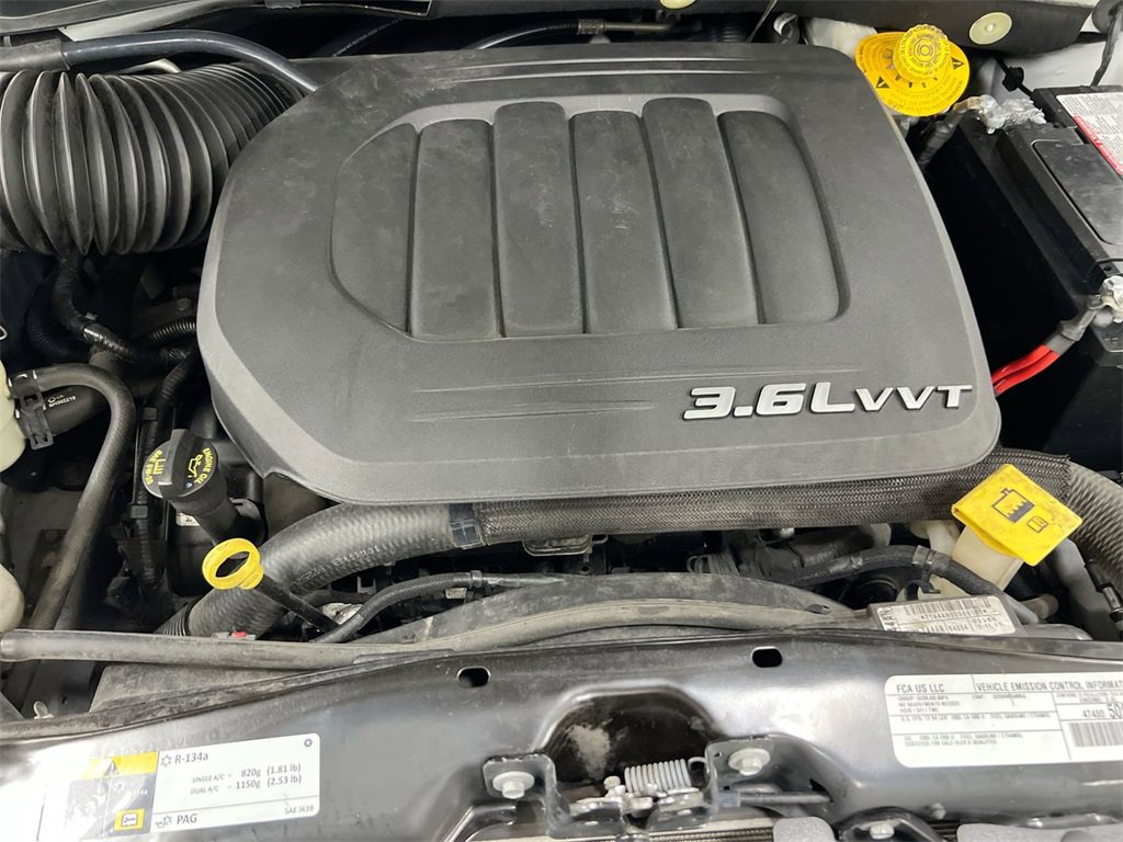 Used 2016 Chrysler Town & Country Touring image 24