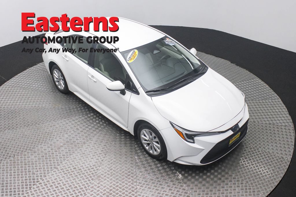 Used 2024 Toyota Corolla LE w/ LE Convenience Package FWD image 3