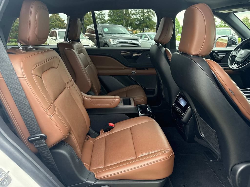 Used 2022 Lincoln Aviator Reserve w/ Equipment Group 201A AWD/4WD image 13