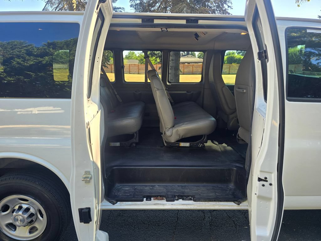 Used 2017 Chevrolet Express 2500 LS RWD image 19