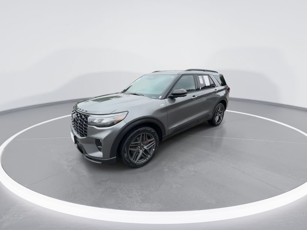 Used 2025 Ford Explorer ST-Line w/ ST-Line Street Pack AWD/4WD image 5