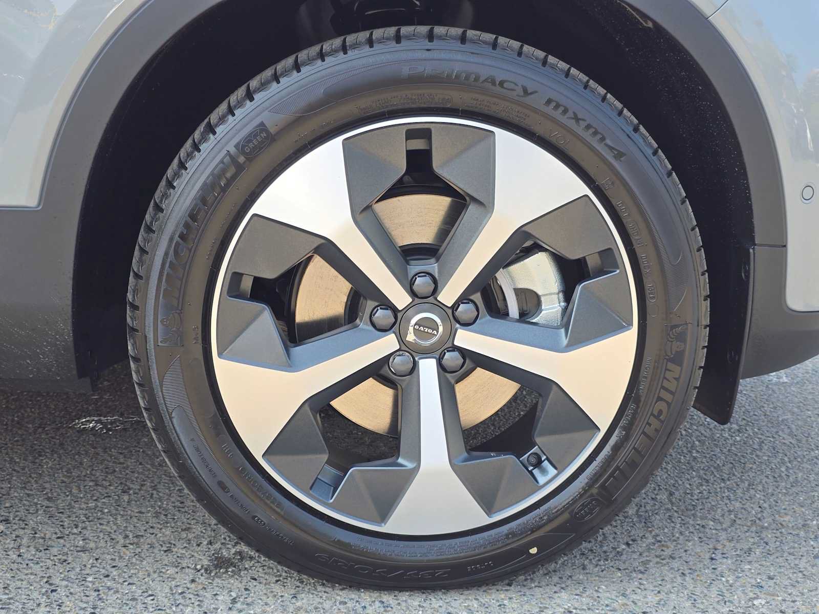 New 2026 Volvo XC40 B5 Plus w/ Protection Package Premier AWD/4WD image 9