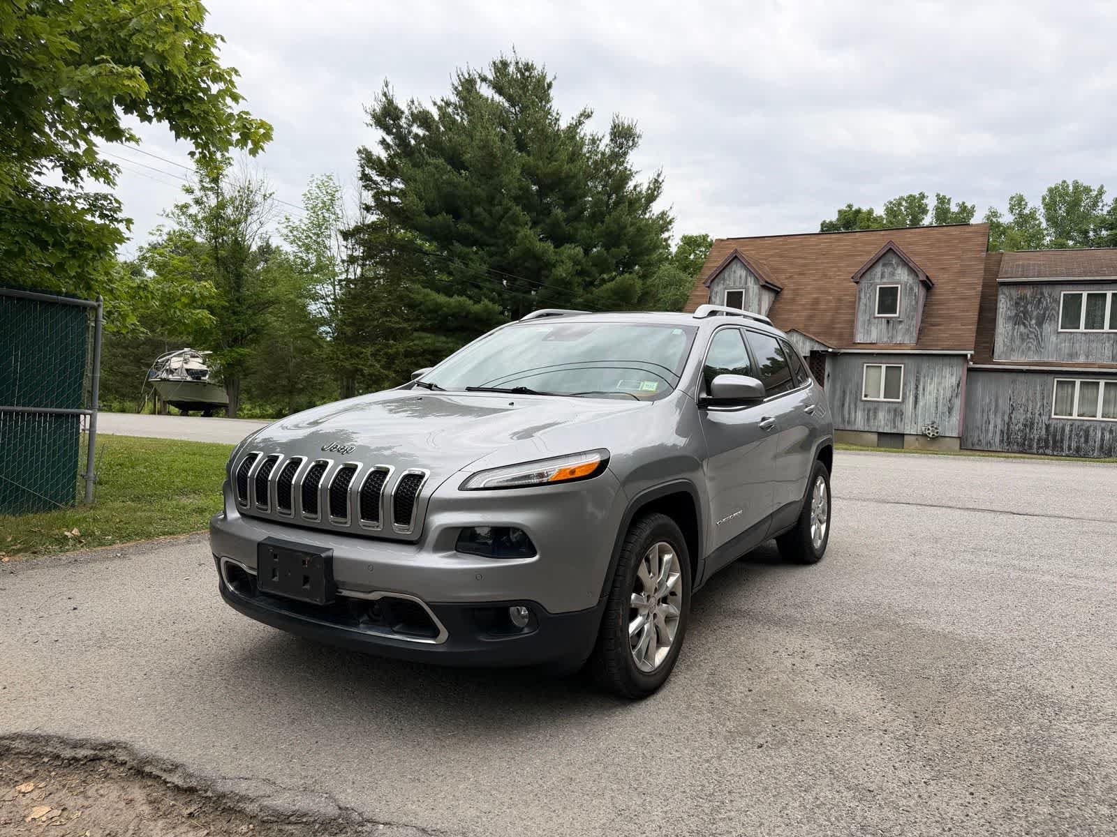 Used 2016 Jeep Cherokee Limited w/ Luxury Group AWD/4WD image 1