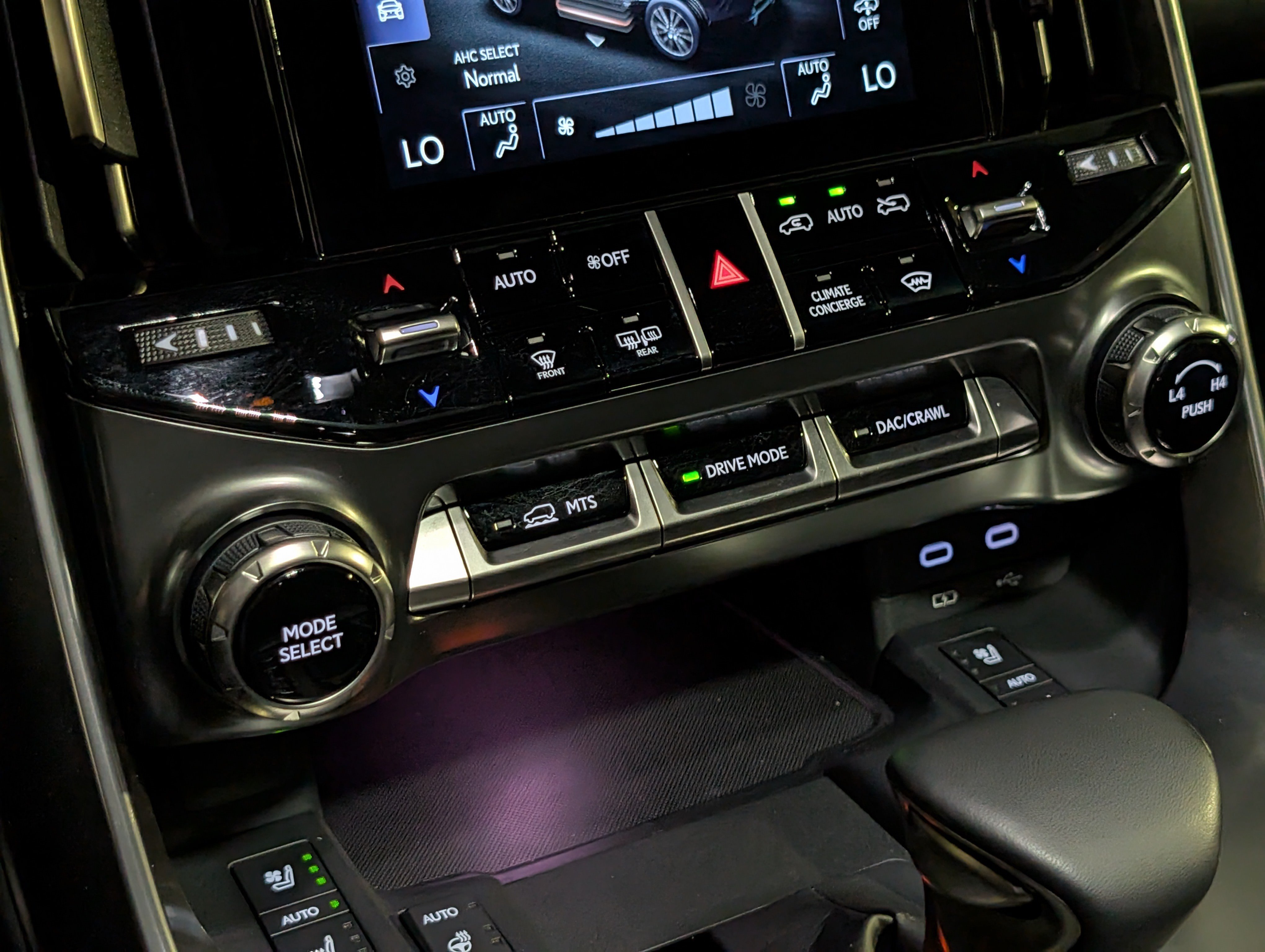Used 2025 Lexus LX 600 4WD w/ Appearance Package image 39