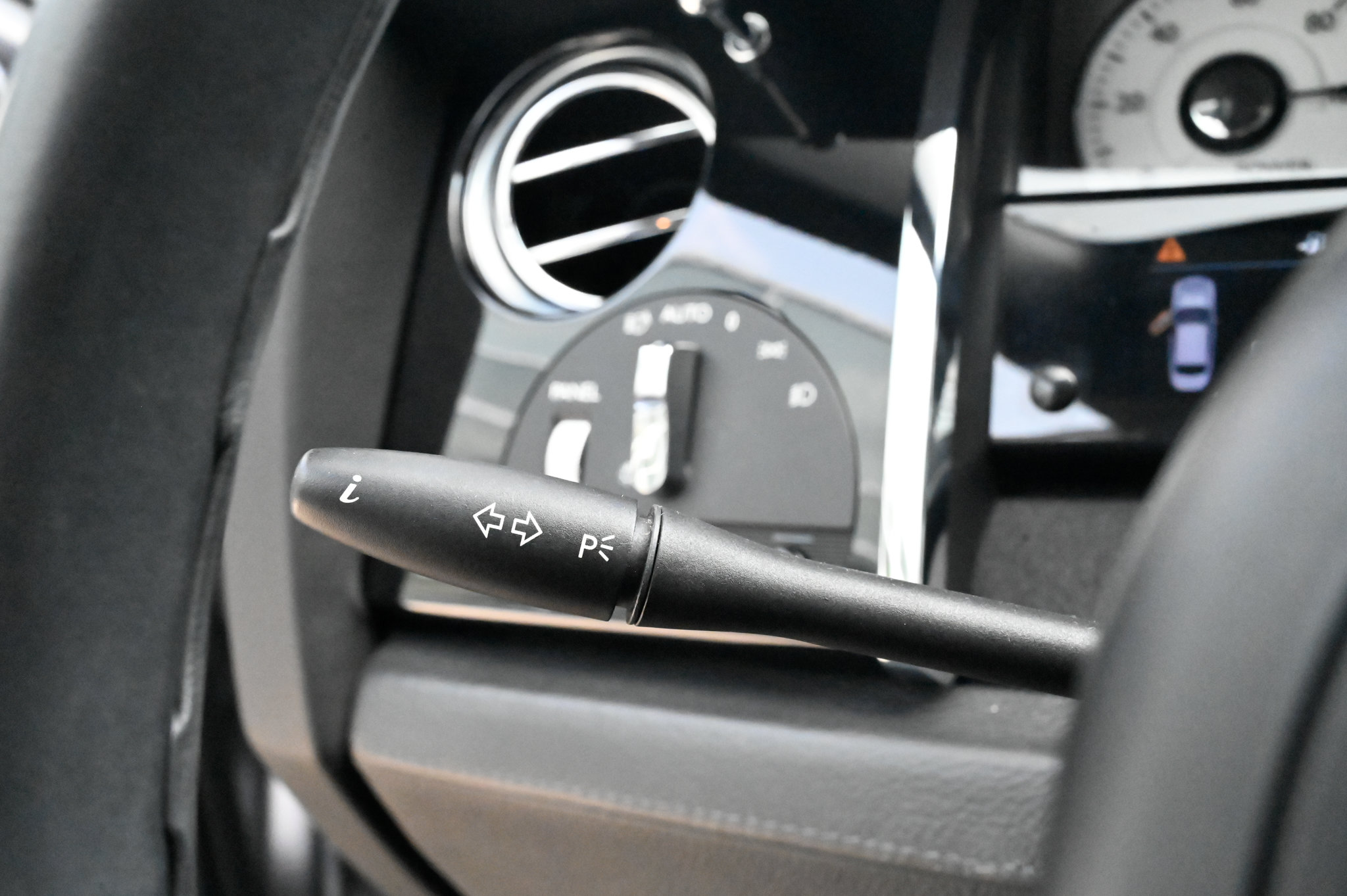 Used 2013 Rolls-Royce Ghost RWD image 39