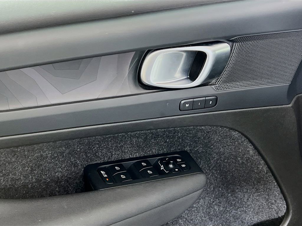 Used 2023 Volvo XC40 Recharge Core image 19