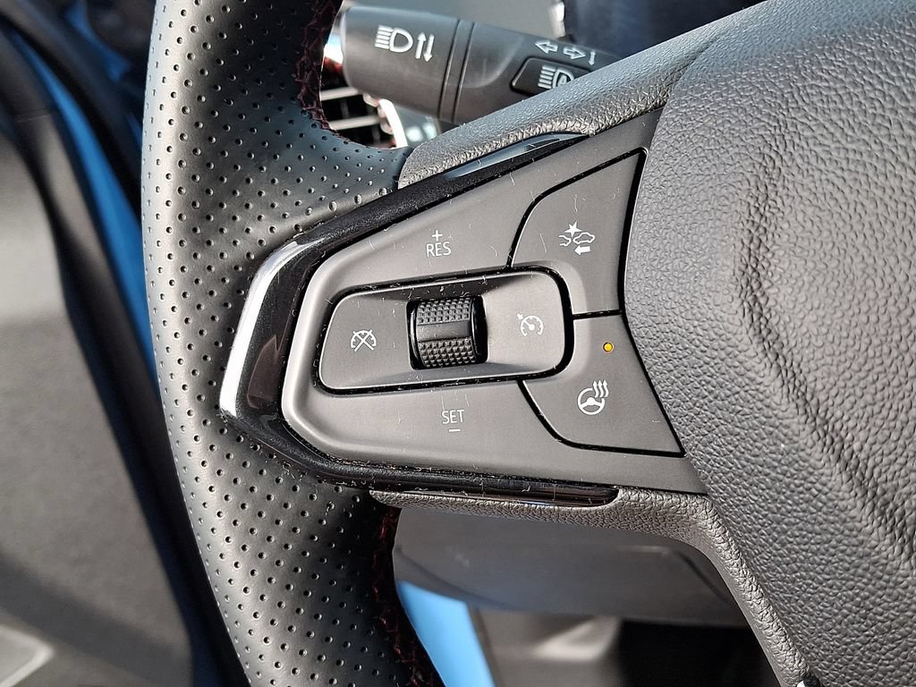 Certified 2024 Chevrolet Trax RS w/ Sunroof Package FWD image 21