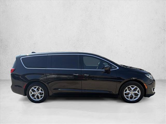 Used 2018 Chrysler Pacifica Touring Plus w/ Tire & Wheel Group FWD image 6