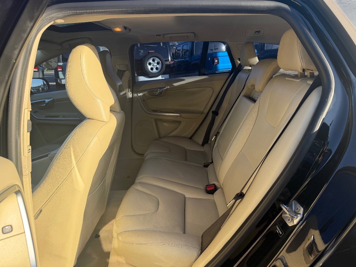 Used 2015 Volvo V60 T5 Platinum image 20