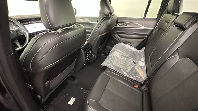 New 2026 Jeep Grand Cherokee L Limited w/ Luxury Tech Group II AWD/4WD image 15