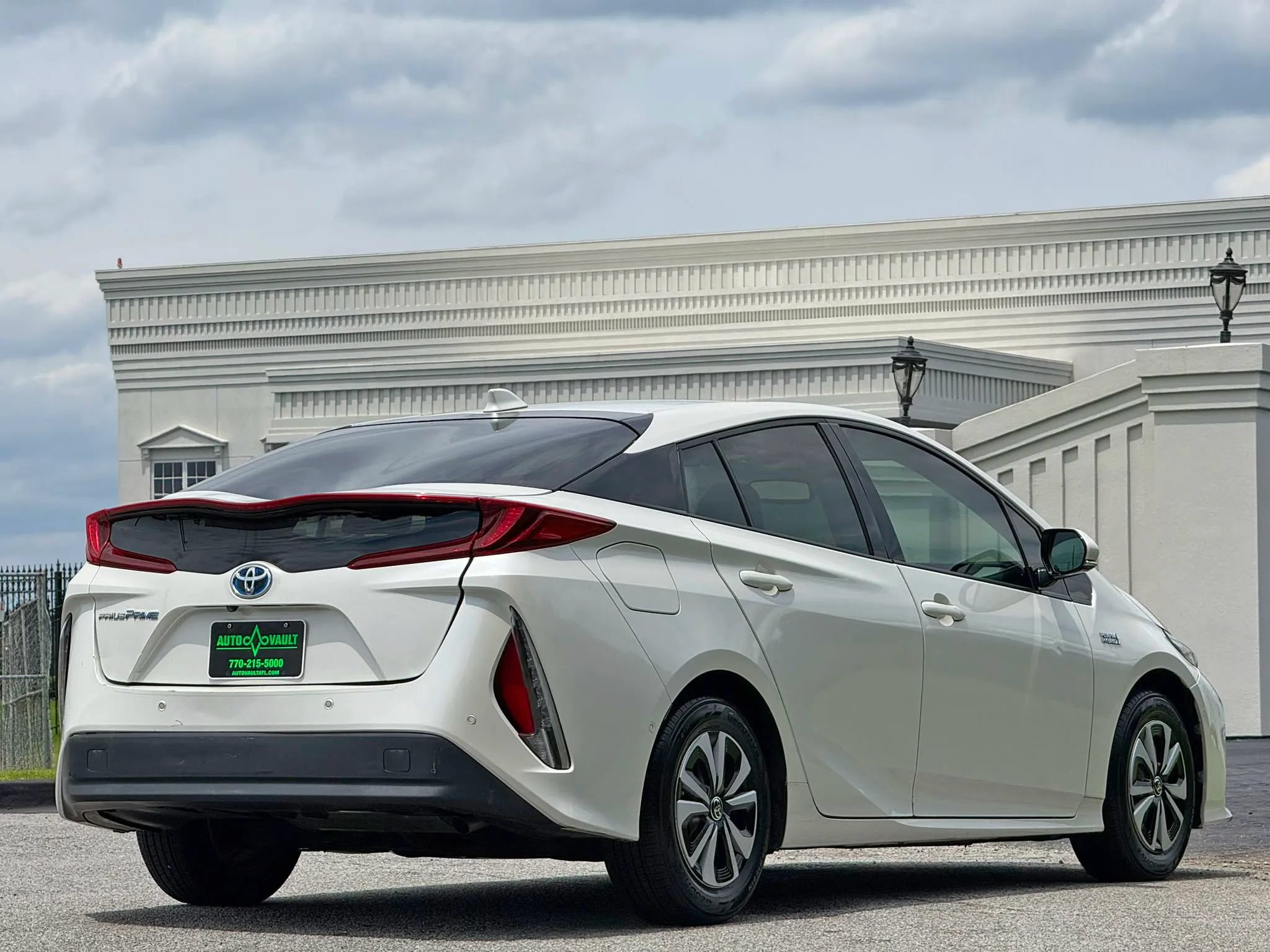Used 2017 Toyota Prius Prime Advanced FWD image 12