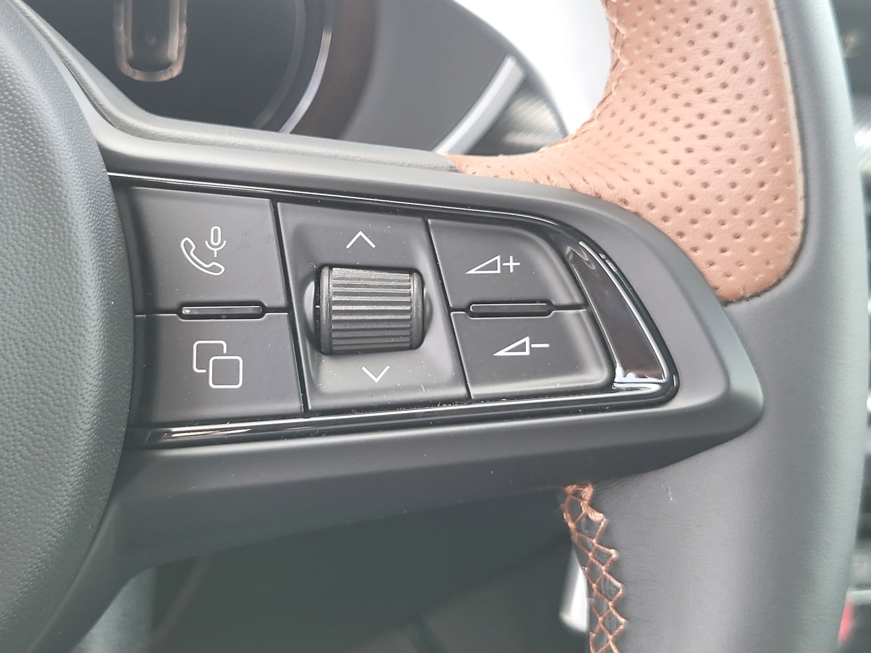 New 2025 Alfa Romeo Stelvio Sprint AWD/4WD image 12