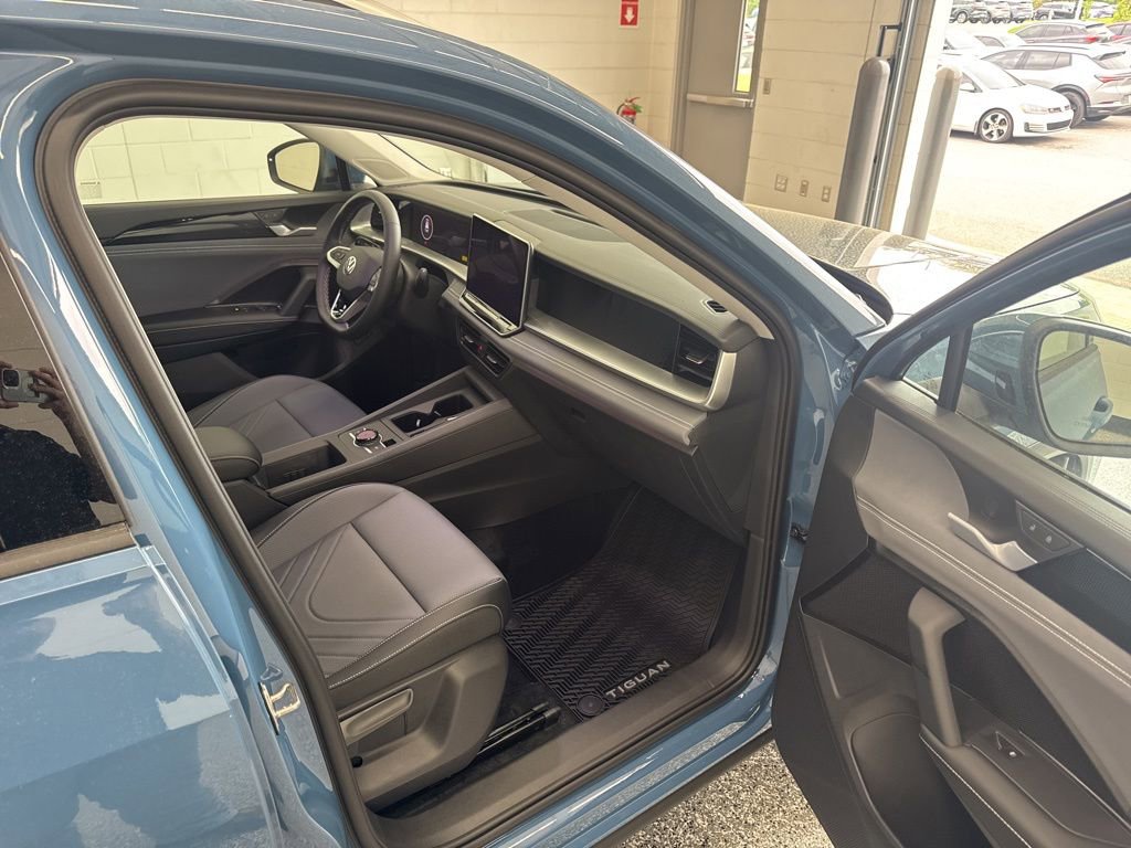 New 2026 Volkswagen Tiguan SE AWD/4WD image 9