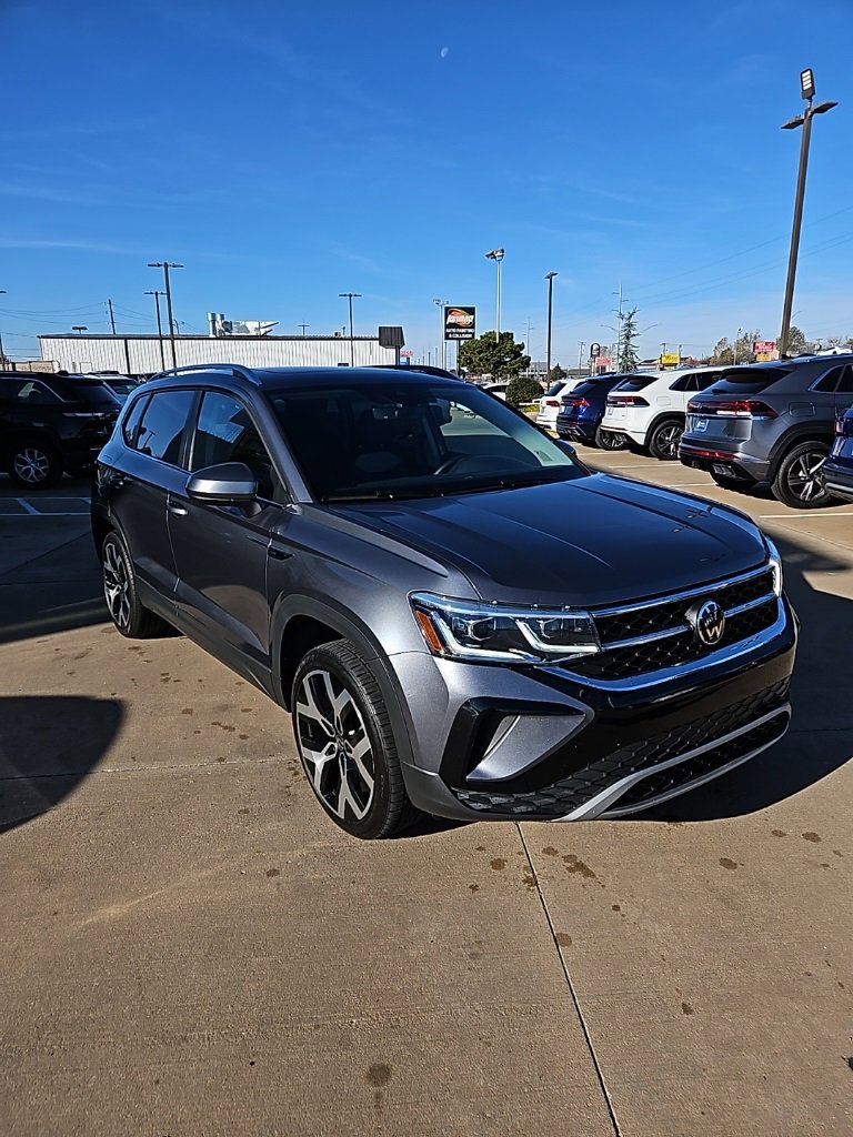 Used 2022 Volkswagen Taos SEL image 3