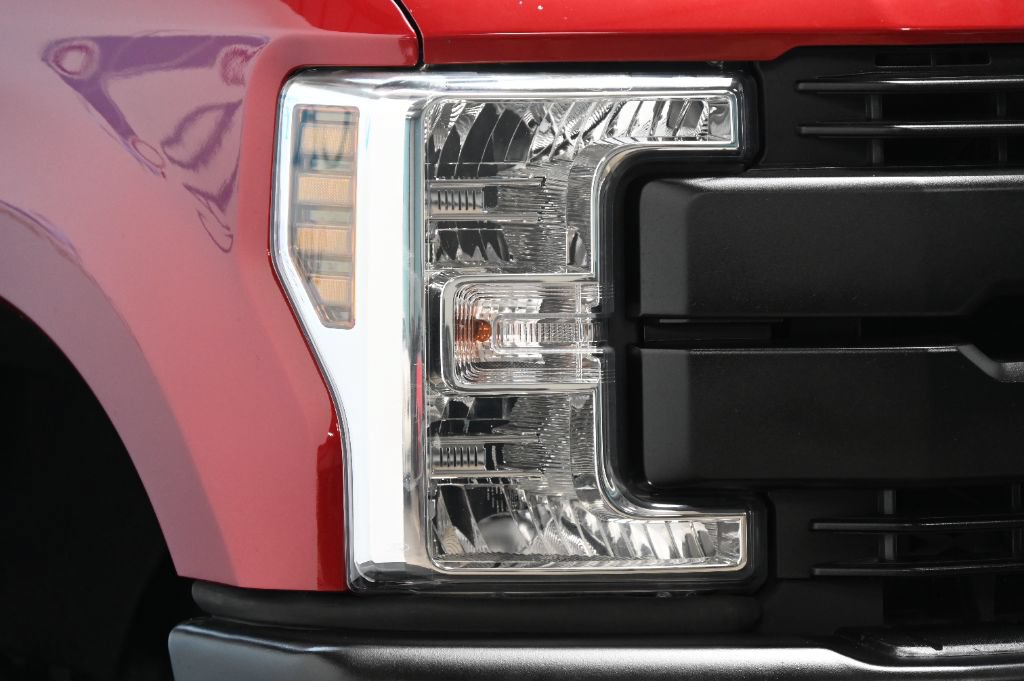 Used 2019 Ford F250 Lariat w/ Lariat Value Package AWD/4WD image 8