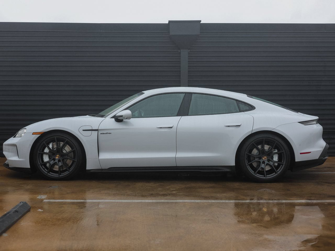 New 2026 Porsche Taycan GTS AWD/4WD image 2