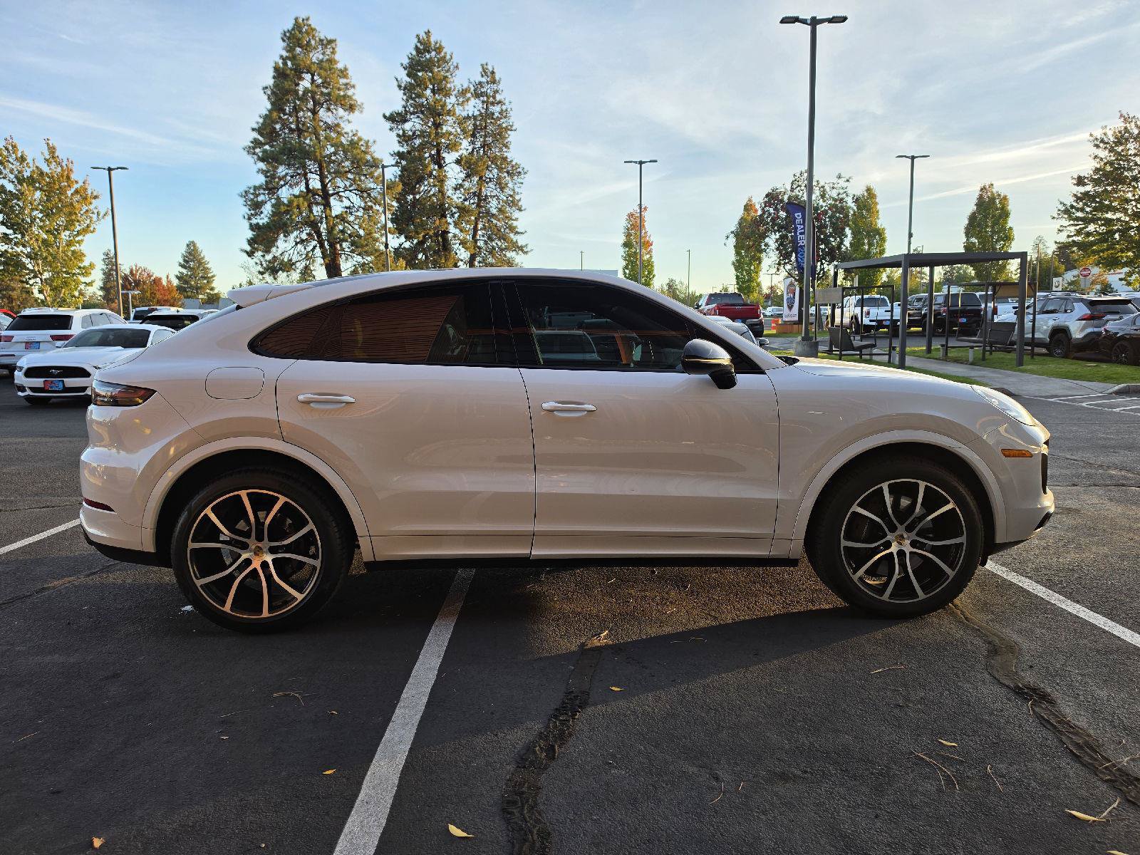 Used 2022 Porsche Cayenne Coupe w/ Premium Package AWD/4WD image 8