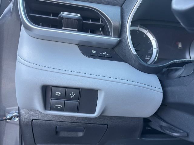 Used 2023 Toyota Highlander XLE image 11