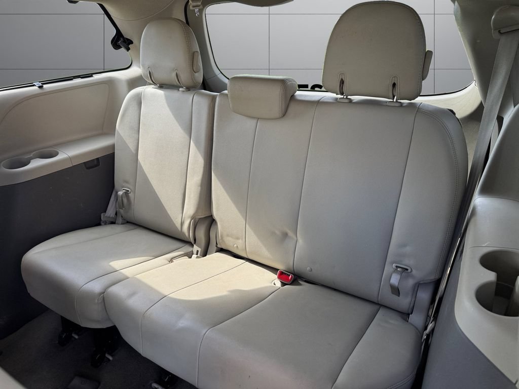 Used 2012 Toyota Sienna XLE AWD/4WD image 16