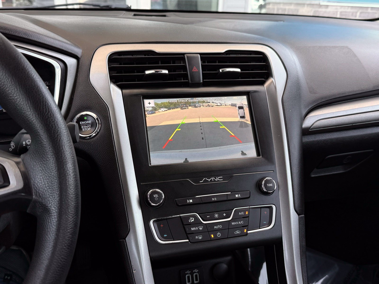 Used 2019 Ford Fusion SE FWD image 30