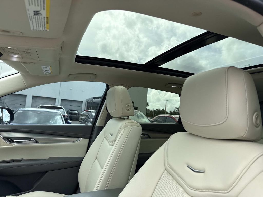 Used 2018 Cadillac XT5 Luxury w/ Driver Awareness Package FWD image 29