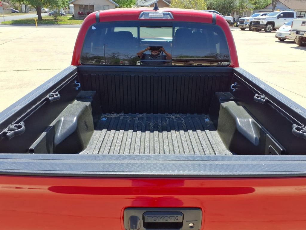 Used 2022 Toyota Tacoma SR5 image 11