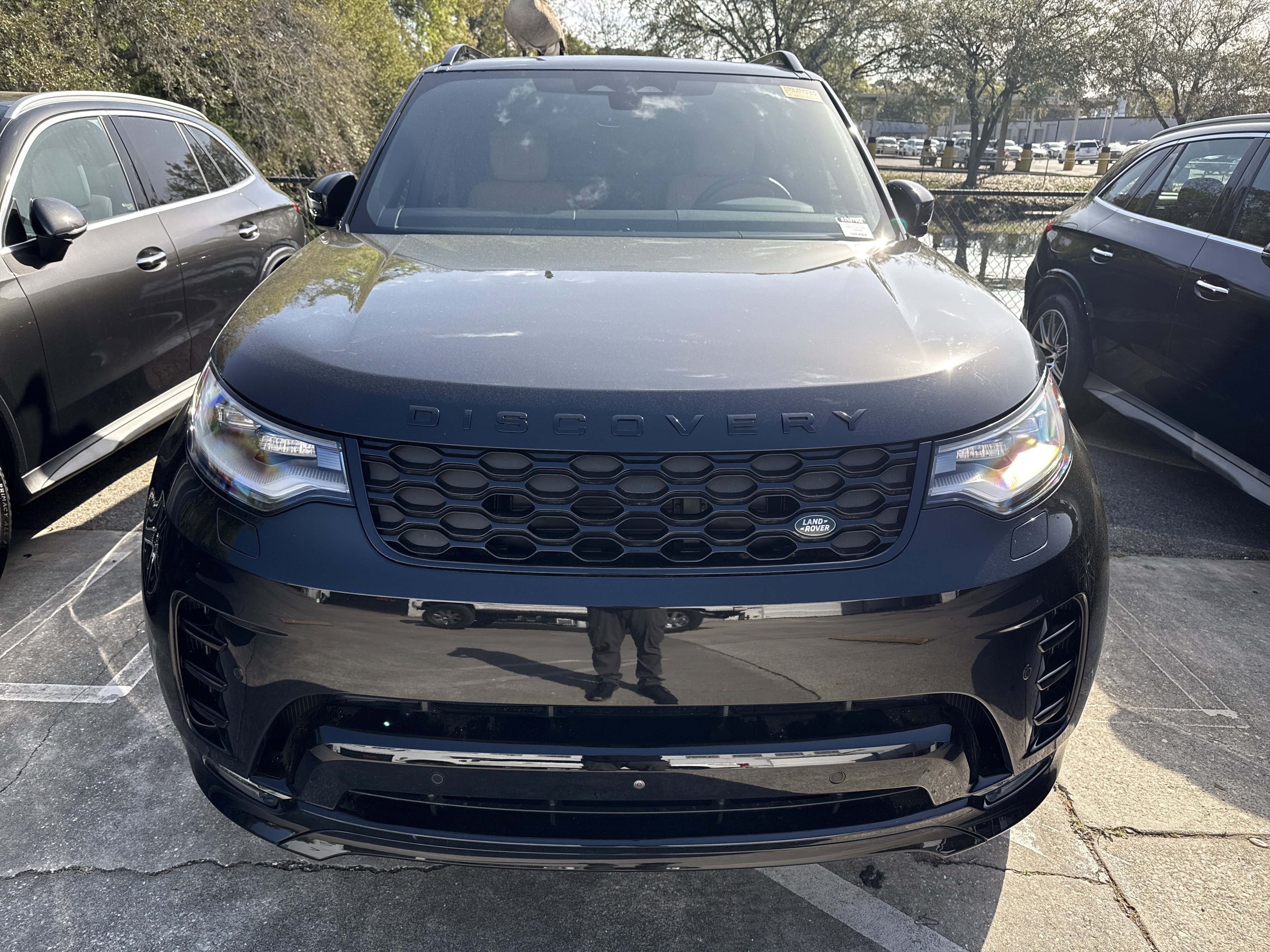 Certified 2025 Land Rover Discovery Dynamic SE image 2