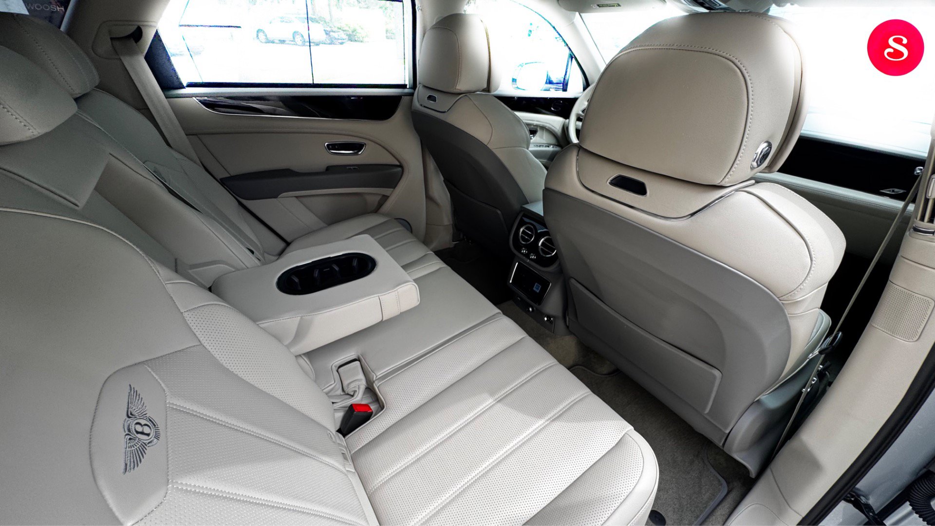 Used 2023 Bentley Bentayga Plug-In Hybrid AWD/4WD image 20