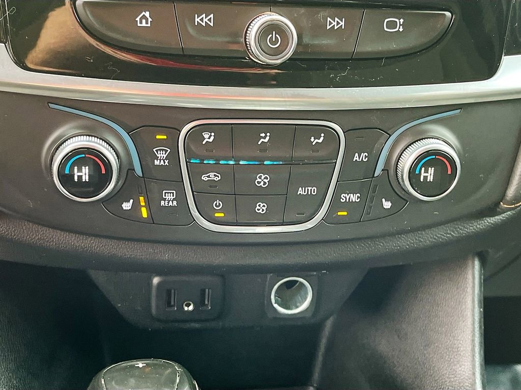 Used 2020 Chevrolet Traverse LT image 16