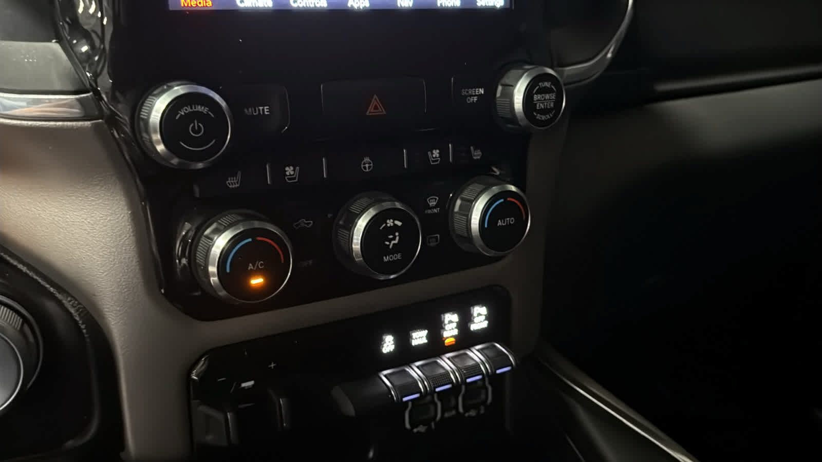 Used 2021 RAM 1500 Laramie AWD/4WD image 19